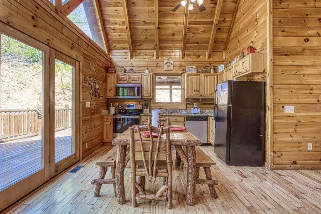 Heavenly Bear, Hot Tub, 1089 Of Free Attraction Tickets For Each Paid Day, Dollywood And More Sevierville Luaran gambar